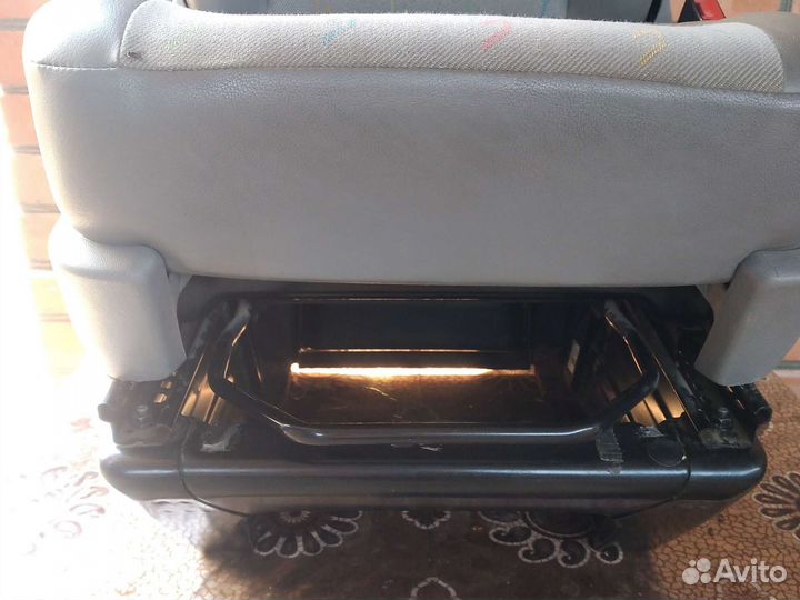 Передние сиденья от фольксваген транспортёр т 5