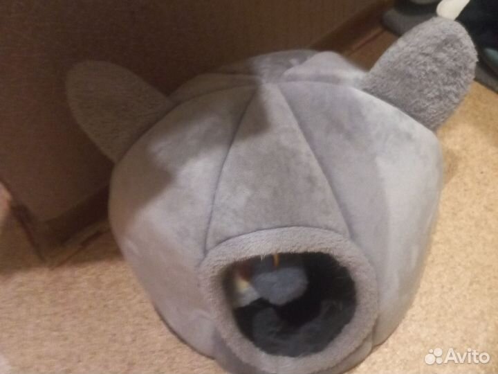 Спальник для кошки с подушкой и игрушкой