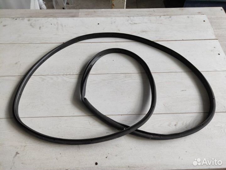 Уплотнитель двери задний левый Opel Astra J 2010