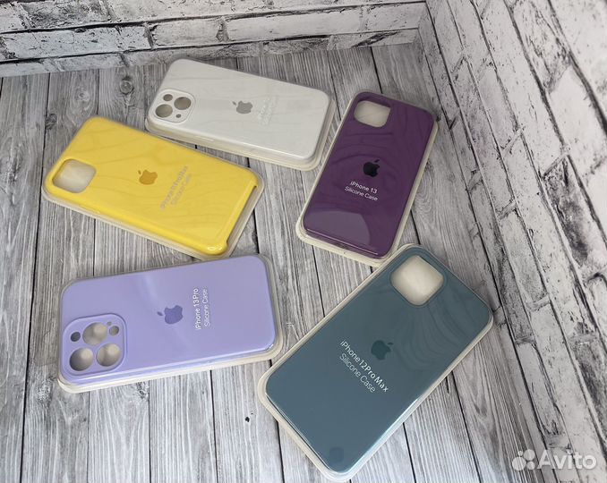 Силиконовый чехол на iPhone