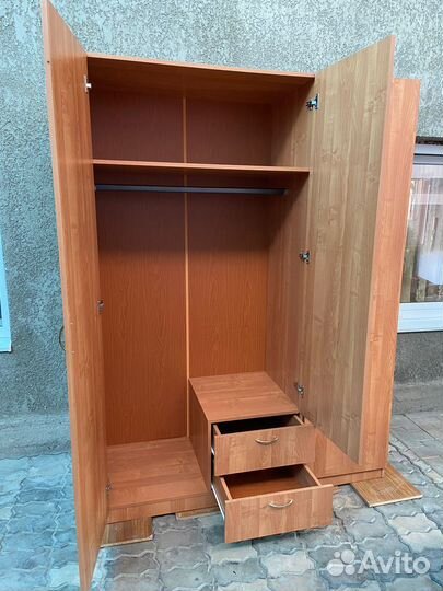 Шкаф