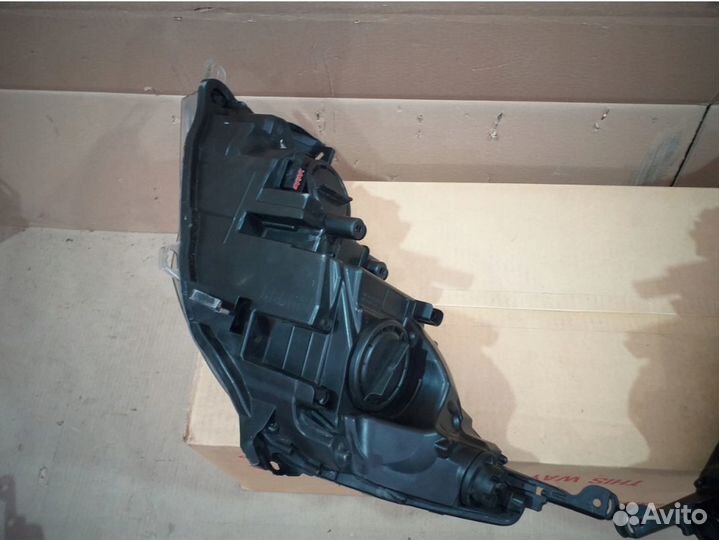 Opel Astra J фара передняя правая 09-16