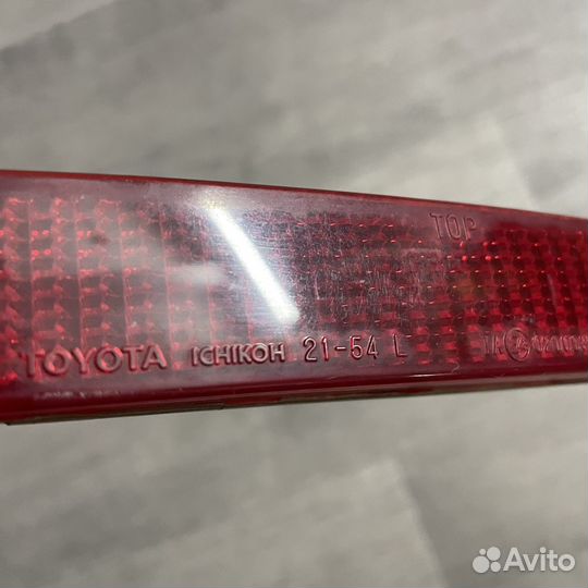 Отражатель заднего бампера Toyota левый 8192021040