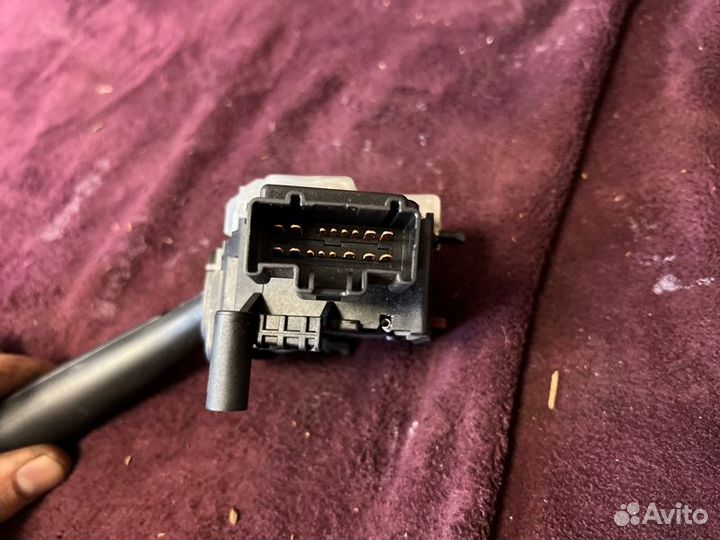 Блок подрулевых переключателей правый Toyota Ipsum