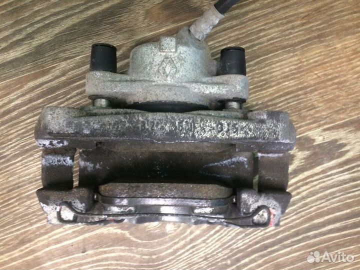 Суппорт тормозной передний Renault Arkana