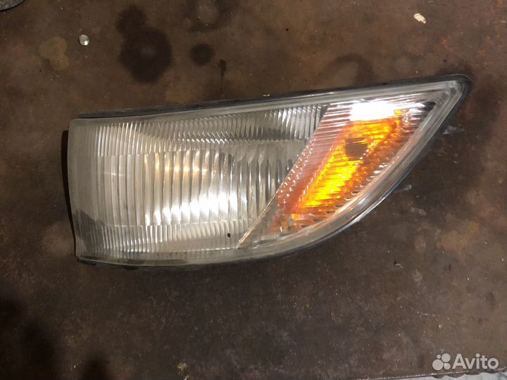 Поворотники левый Mitsubishi Lancer