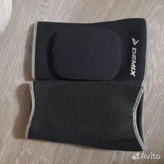 Наколенники Demix