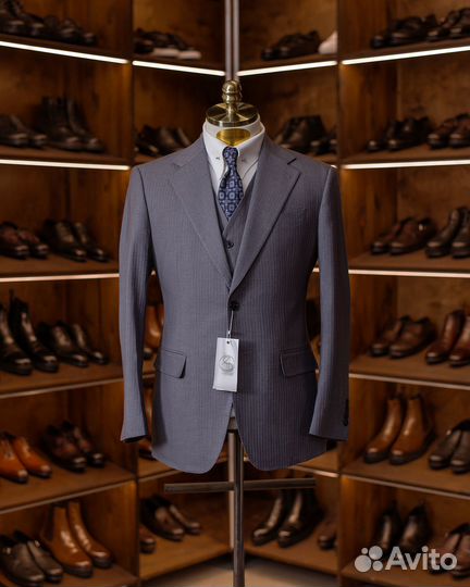 Мужской костюм тройка серый