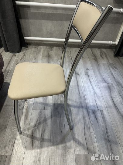 Стол со стульями