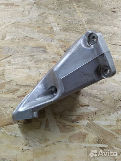 Кронштейн двигателя Toyota 1jzge