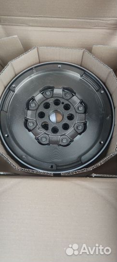 Двухмассовый маховик LUK 415079610