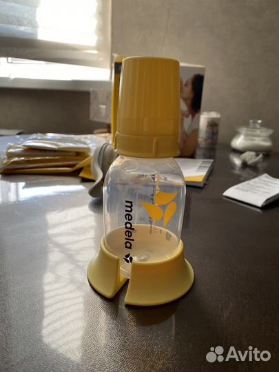 Молокоотсос Medela ручной (набор)