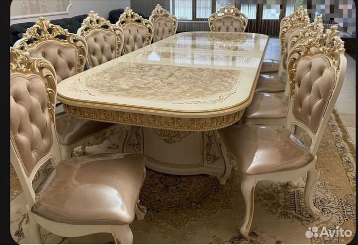 Стол и стулья