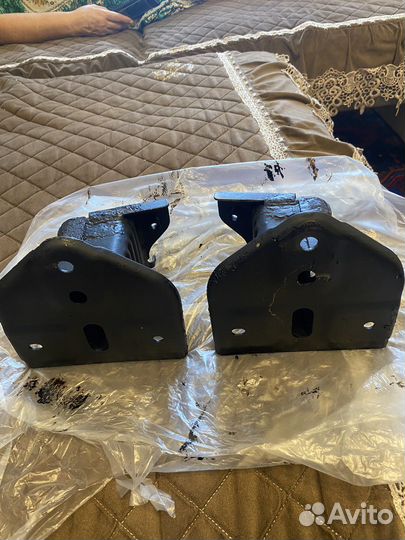 Кронштейнеры демферов усилителя бампера