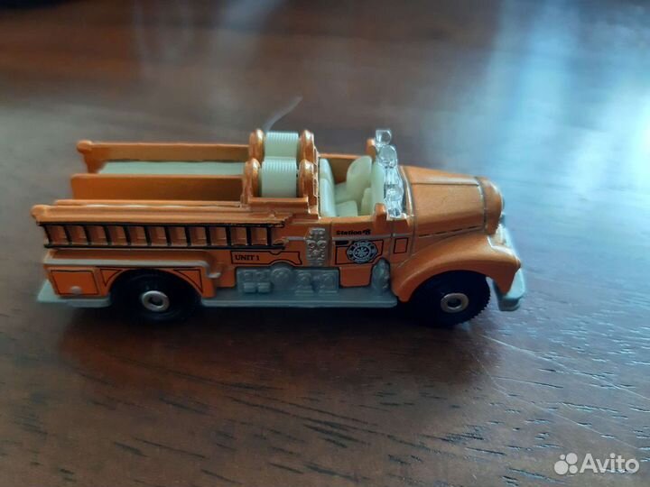 Модель автомобиля металл