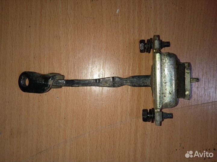 Hyundai Sonata IV рестайлинг Ограничитель двери