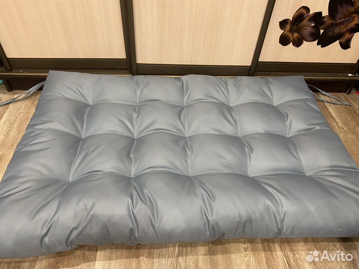 Матрасы, подушки для скамьи, садовой мебели