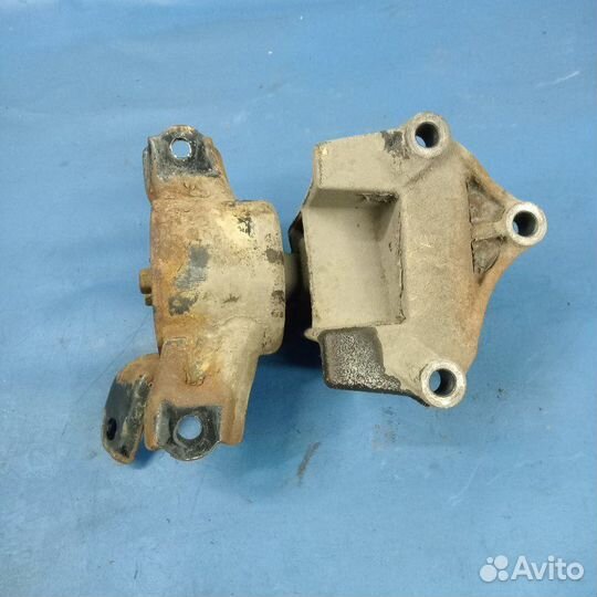 Подушка кпп Hyundai Solaris 2015