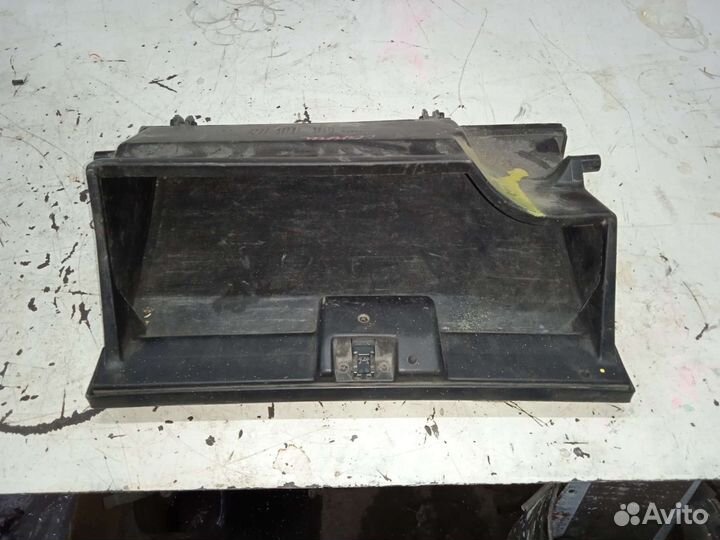 Бардачок Nissan Sunny Ниссан Санни