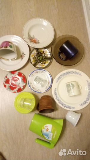 Посуда тарелки кружки