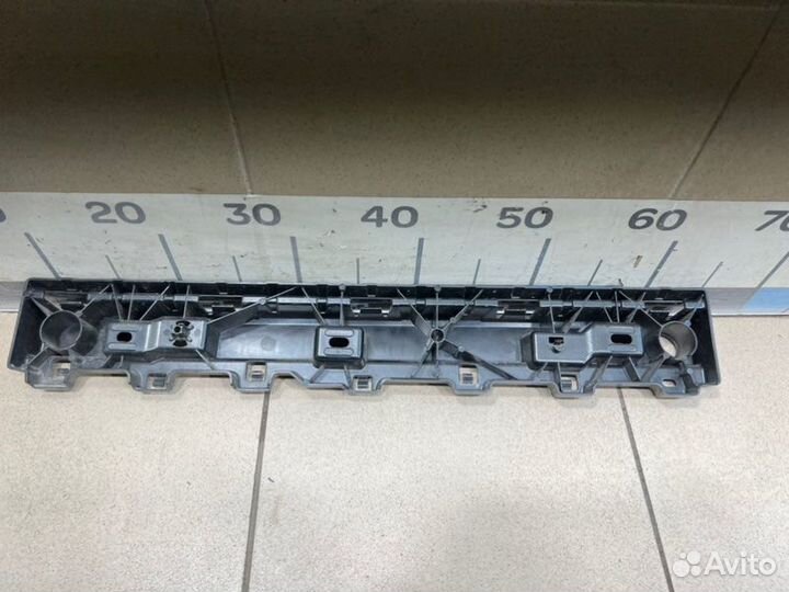 Кронштейн (сопут. товар) передний правый Bmw