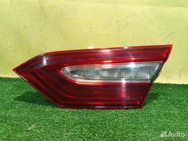 Фонарь задний внутренний правый Toyota Camry V70