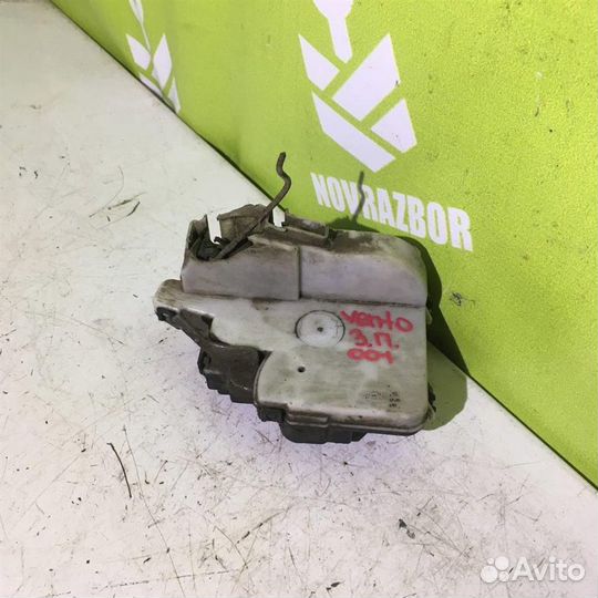 Замок двери задней правой Фольксваген Гольф 3 Ве