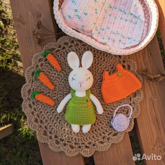 Вязаная мягкая игрушка Зайка ручная работа
