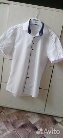 Рубашка белая, с коротким рукавом