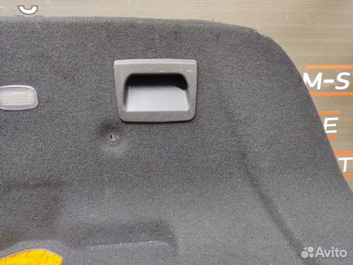 Обшивка крышки багажника Mercedes-Benz E-Class