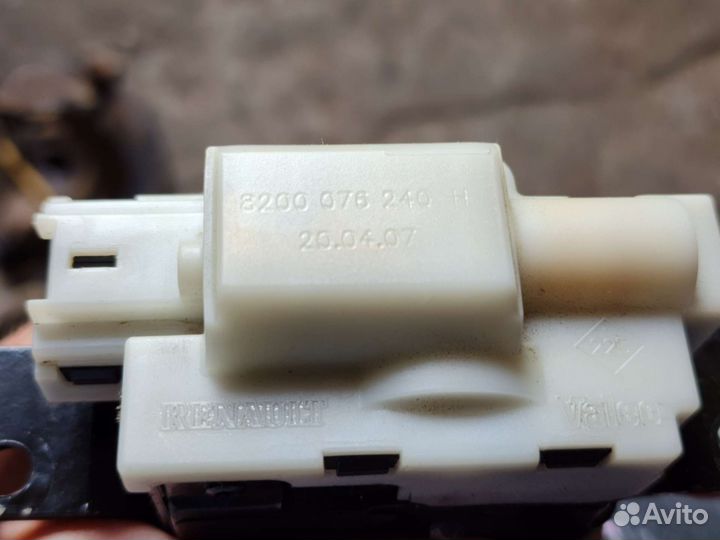 Замок багажника Renault Megane II Scenic II