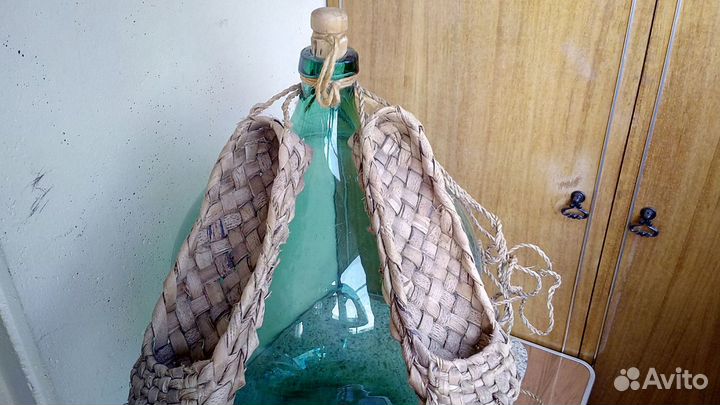 Бутыль старинная, прозрачная, зеленая