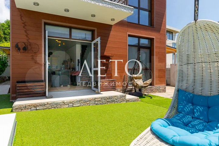 Коттедж 180 м² на участке 4 сот.