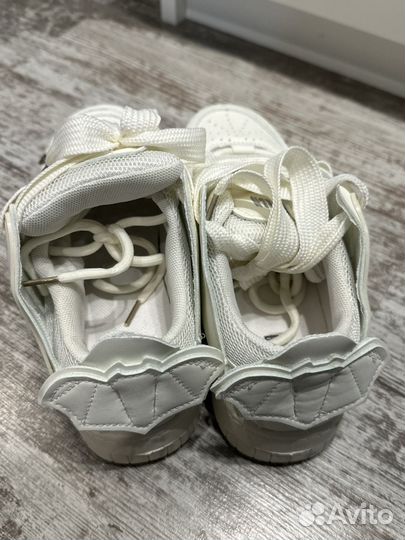 Кроссовки женские