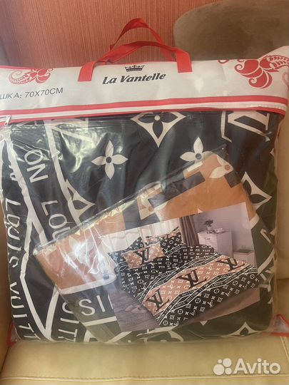 Набор постельного одеяло простыня и две наволчки