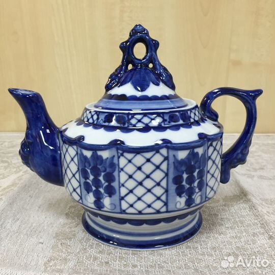 Коллекция чайников гжель