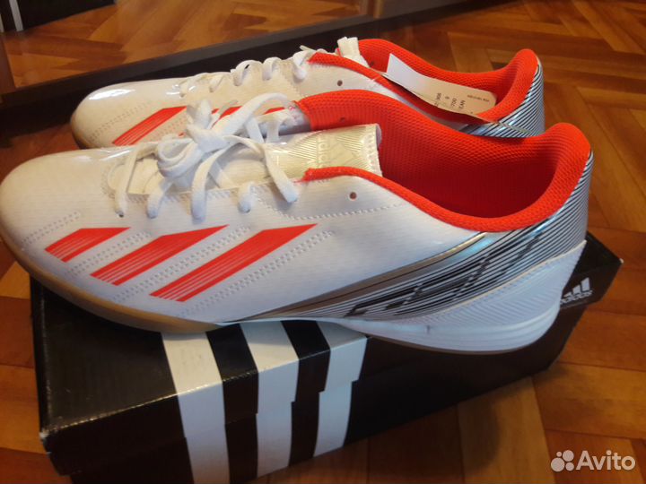 Кроссовки адидас