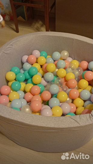 Сухой бассейн с шариками