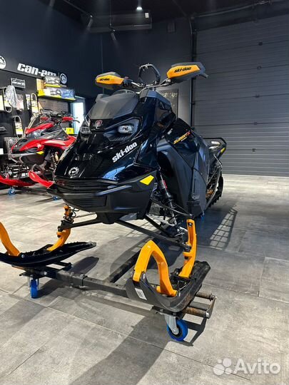 Снегоход BRP Ski-Doo Summit X Expert 154 В наличии