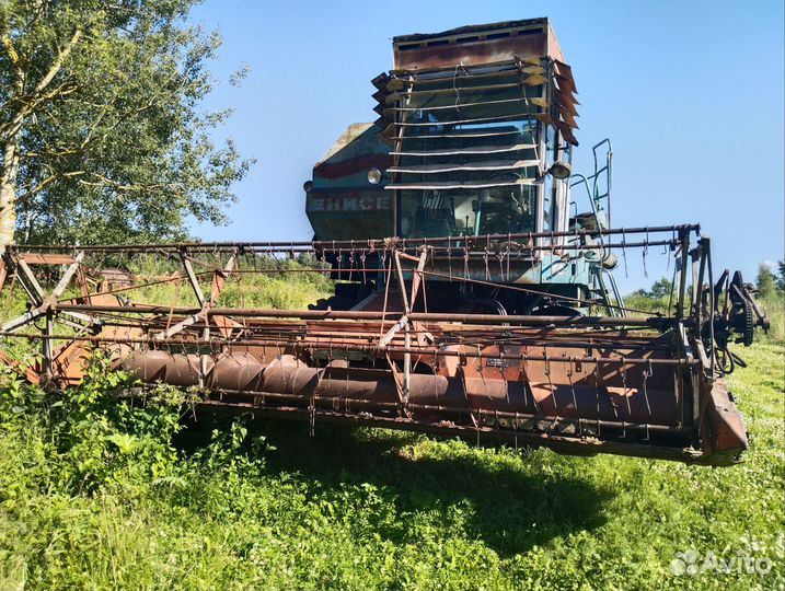 Зерновой комбайн Енисей