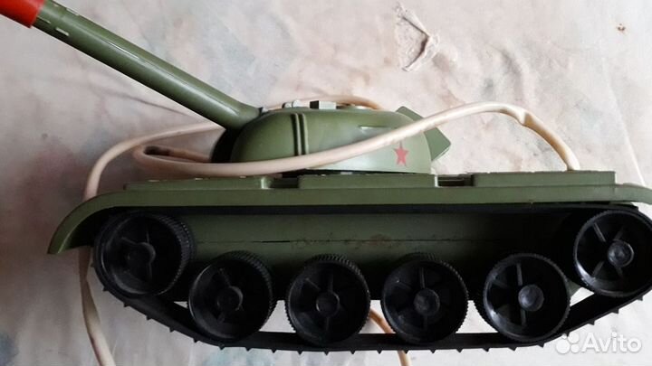Танк игрушечный электромеханический с пультом
