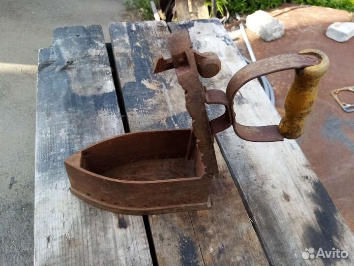 Угольный утюг