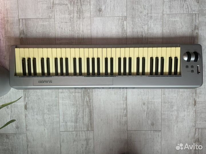 Миди-клавиатура M audio keystation 61