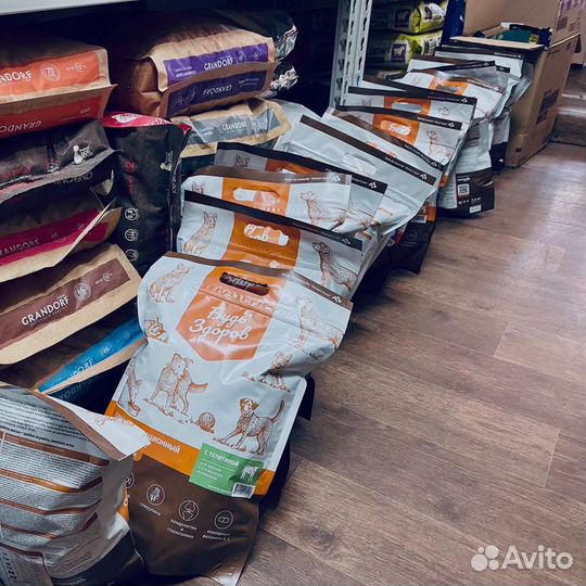 Сухие корма для кошек и собак 