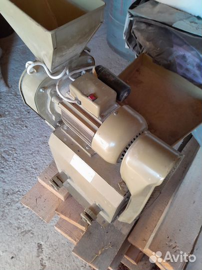 Зернодробилка