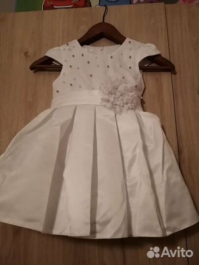 Белое платье для девочки 104