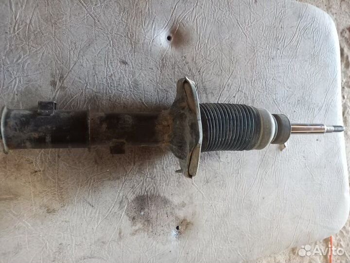 Амортизатор передний правый Hyundai Accent G4EC