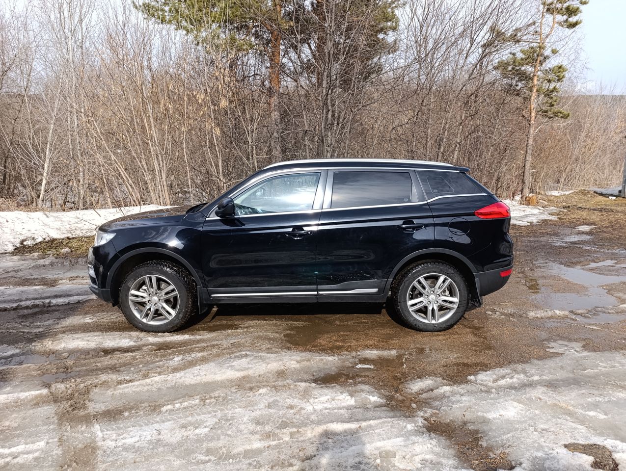 Geely Atlas: фото владельца