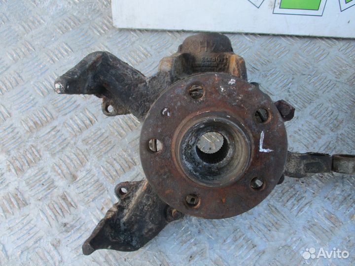 Кулак поворотный Фольксваген Гольф 4