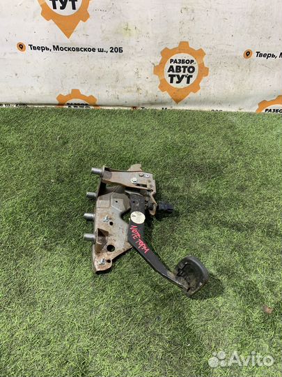 Педаль тормоза Nissan Note e11 1.6 Автомат